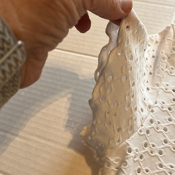 NWT-reckless hearts-L-white-embroidered short sleeve,round neck, eyelet,T-shirt - Picture 6 of 9